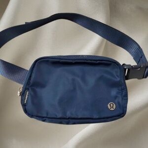 lululemon Belt Bag (authentic)